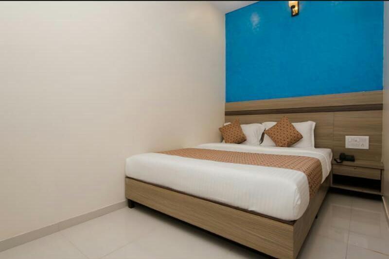 Hotel Time Gold Near Domestics Airport 뭄바이 외부 사진