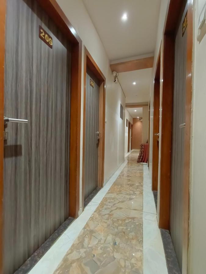 Hotel Time Gold Near Domestics Airport 뭄바이 외부 사진