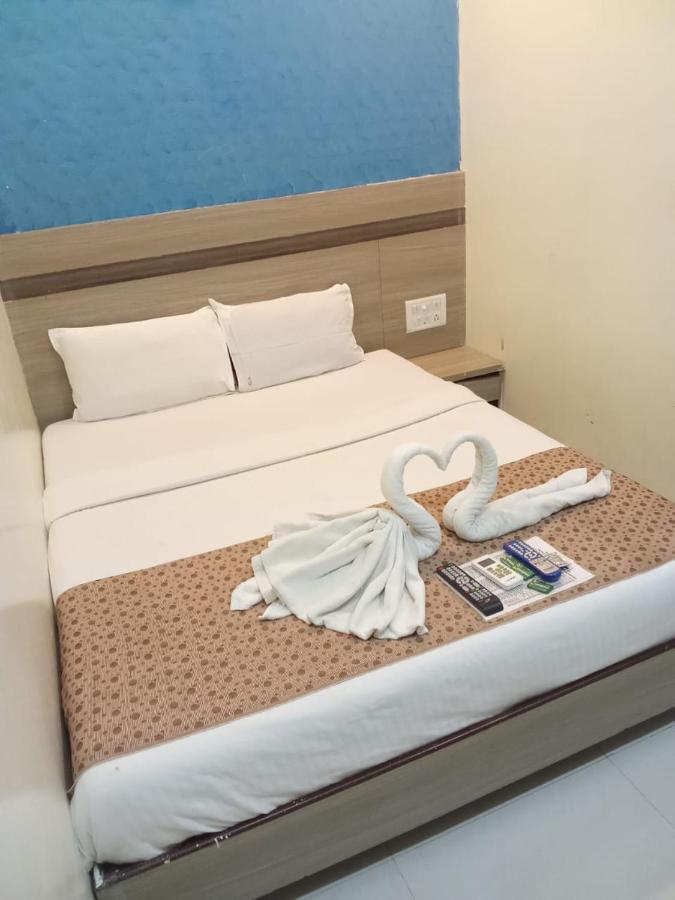 Hotel Time Gold Near Domestics Airport 뭄바이 외부 사진