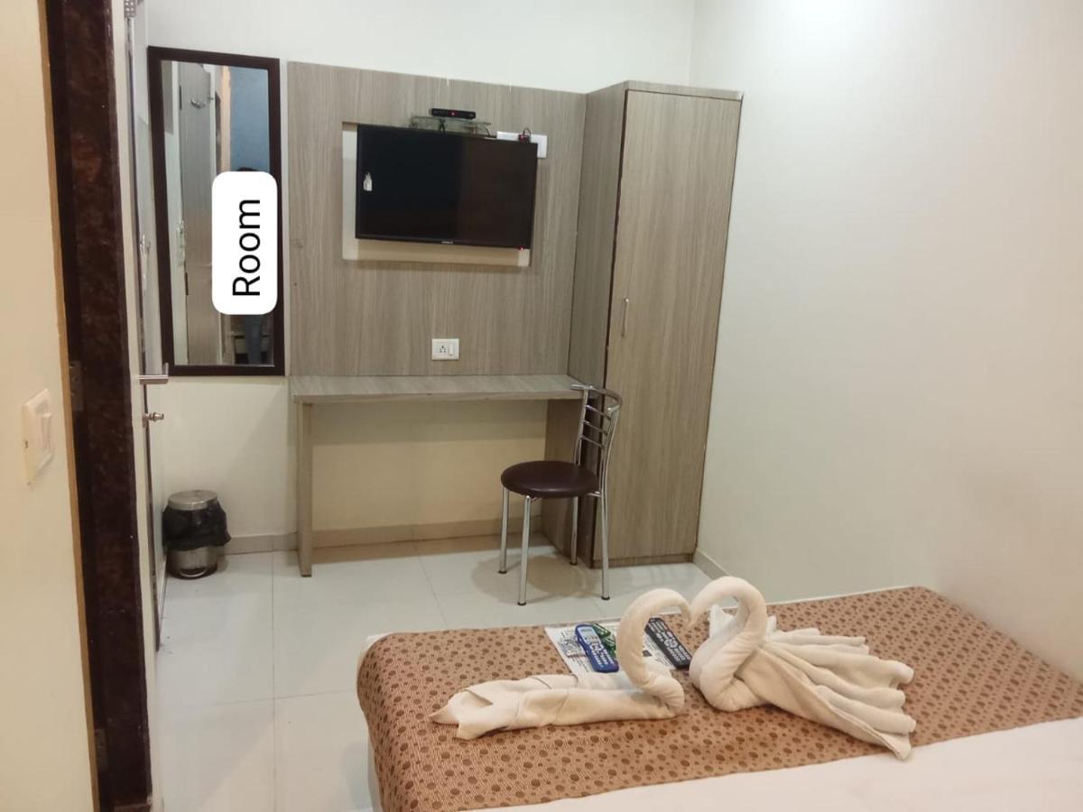 Hotel Time Gold Near Domestics Airport 뭄바이 외부 사진
