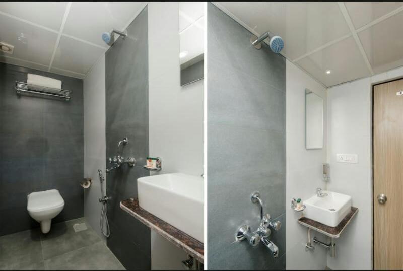 Hotel Time Gold Near Domestics Airport 뭄바이 외부 사진
