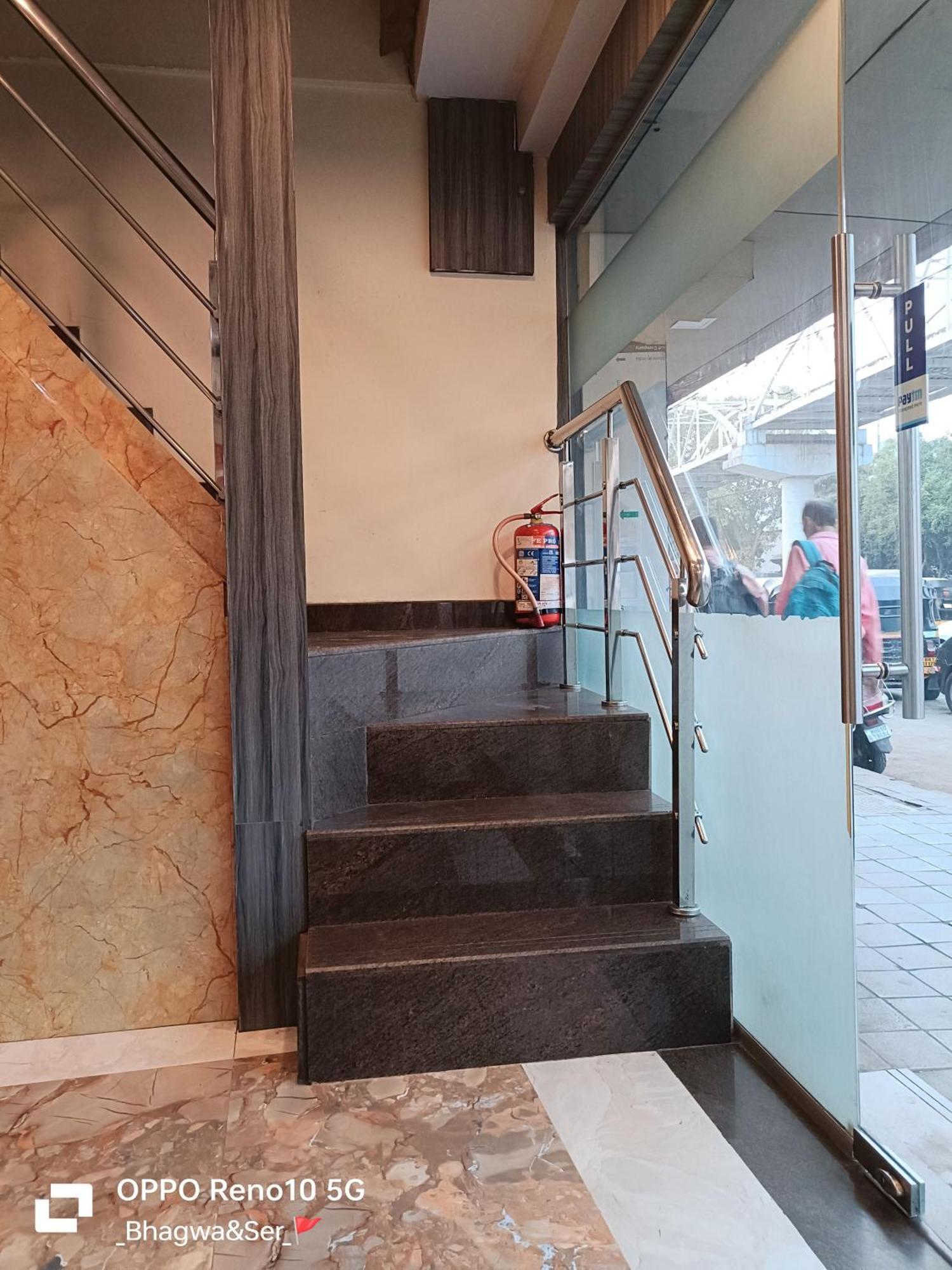 Hotel Time Gold Near Domestics Airport 뭄바이 외부 사진